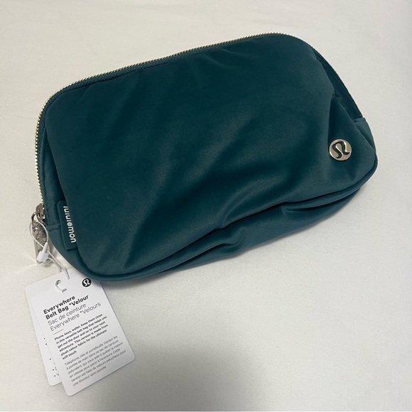 lululemon athletica Handbags - 🆕 Lululemon Everywhere Belt Bag Velour - Jasper Green (Metal Hardware)